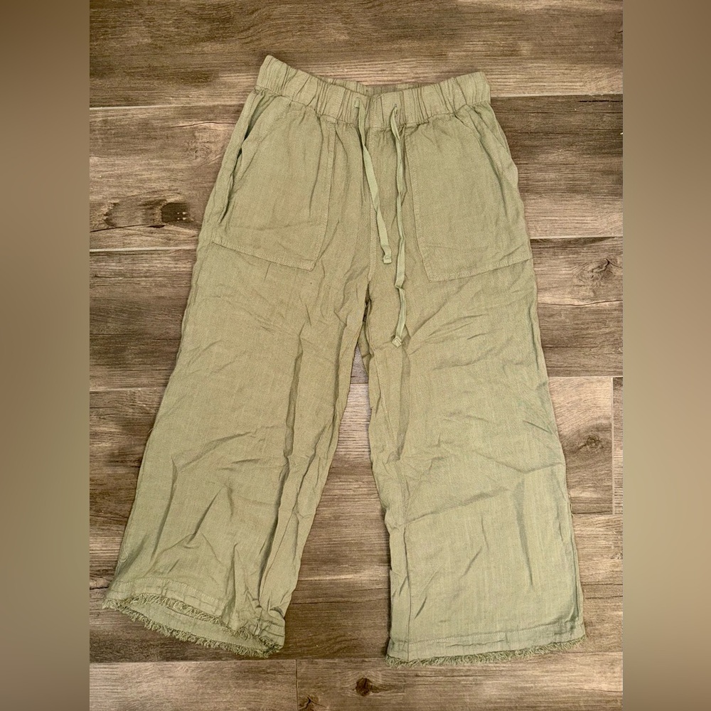 Thread and Supply wide leg capri never worn- no tags - super soft - size xs